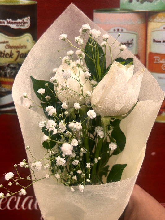 2 white roses bouquet
