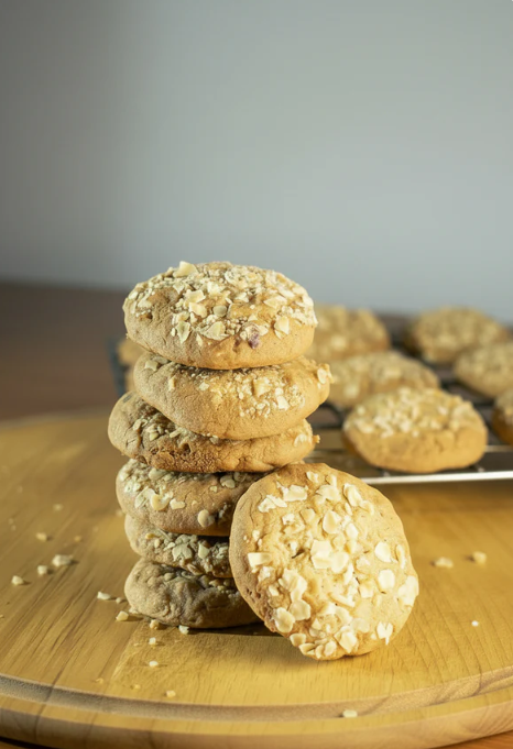 Premium Eggless Oats and Raisins Cookies: A Healthy Indulgence